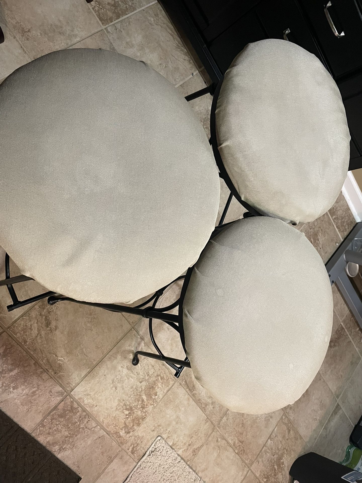 bar bench