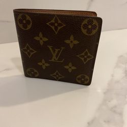 Authentic Louis Vuitton Monogram Bifold Wallet 