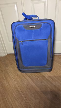 Skyway Vintage Blue Rolling Suitcase
