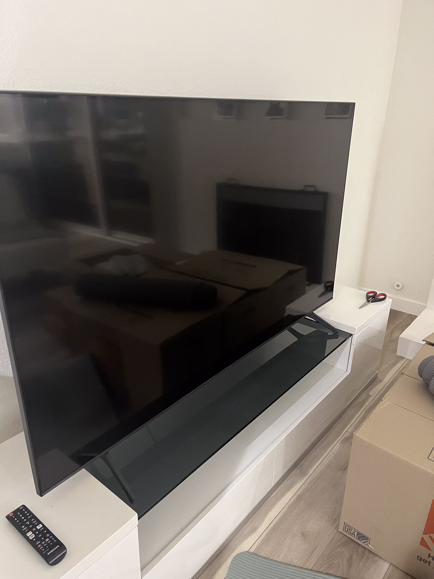 Samsung 65” Smart TV 4K Crystal Display