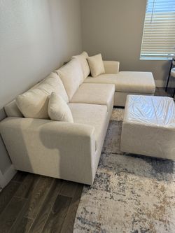 💥 Amazing Deal Brand New Cream Sectionals With Free Ottoman