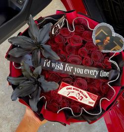 custom “obsession” spooky bouquet