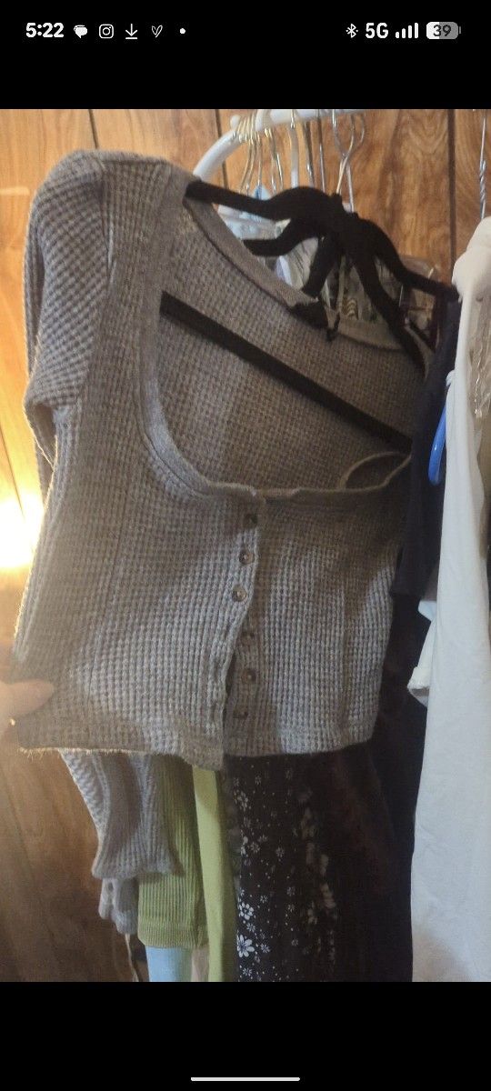 ‼️EVERYTHING MUST GO!! A GREAT DEAL ON A HUGE CLOTHING HAUL‼️