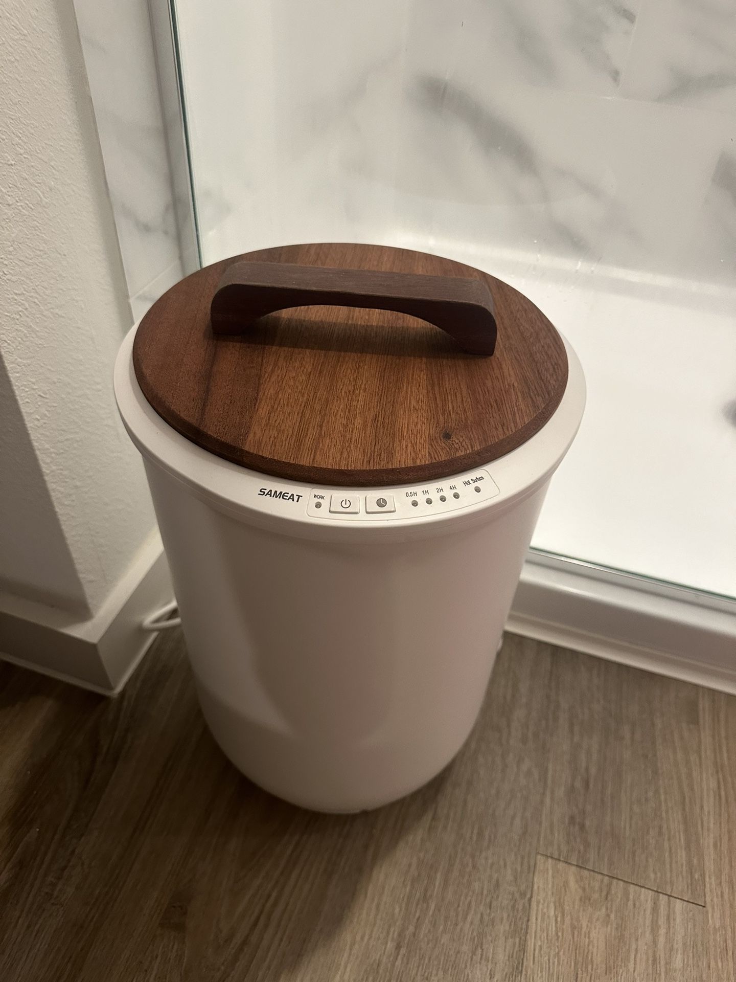 Sameat Large Towel/blanket Warmer Like New. Never Used. 