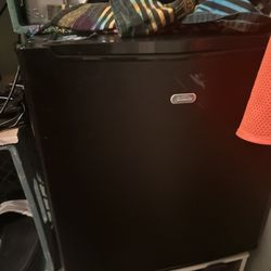 Sunbeam 1.7cu Mini fridge 