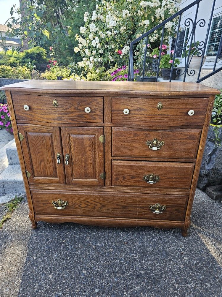Dresser 