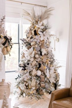 Beautiful King of Christmas 8ft King FlockArtificial Christmas Tree with 800 Warm White LED Lights 