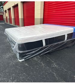 NEW Mattress King Size Plush Pillowtop With Box Spring // Offer  🚚