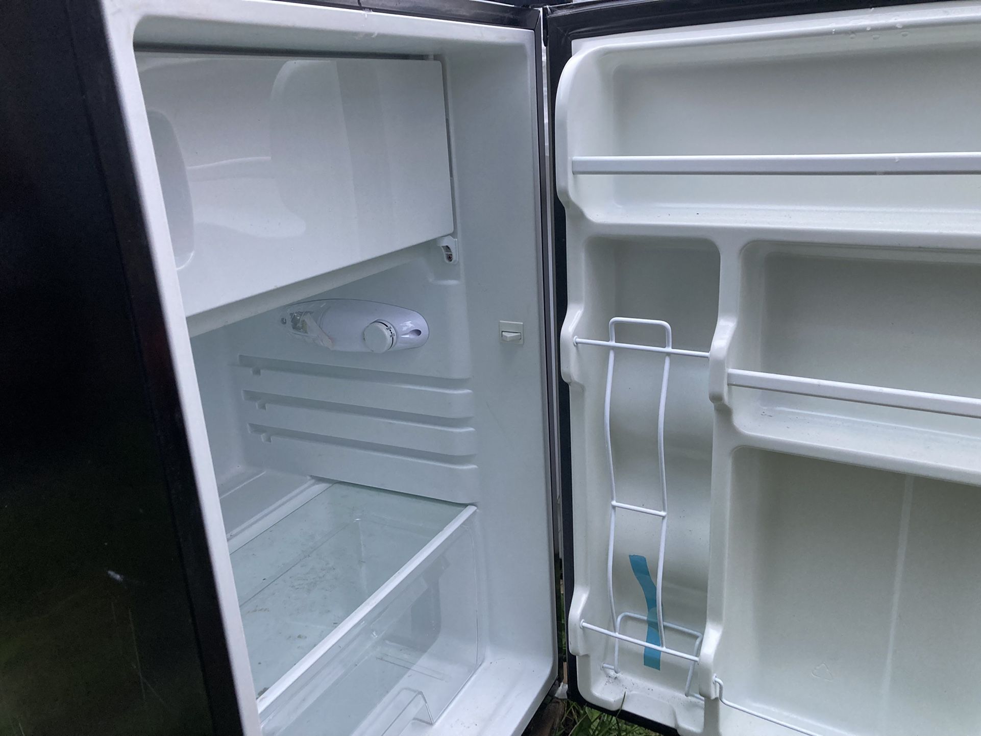 Mini Refrigerator/ Frig Freezer Small And Efficient Compact