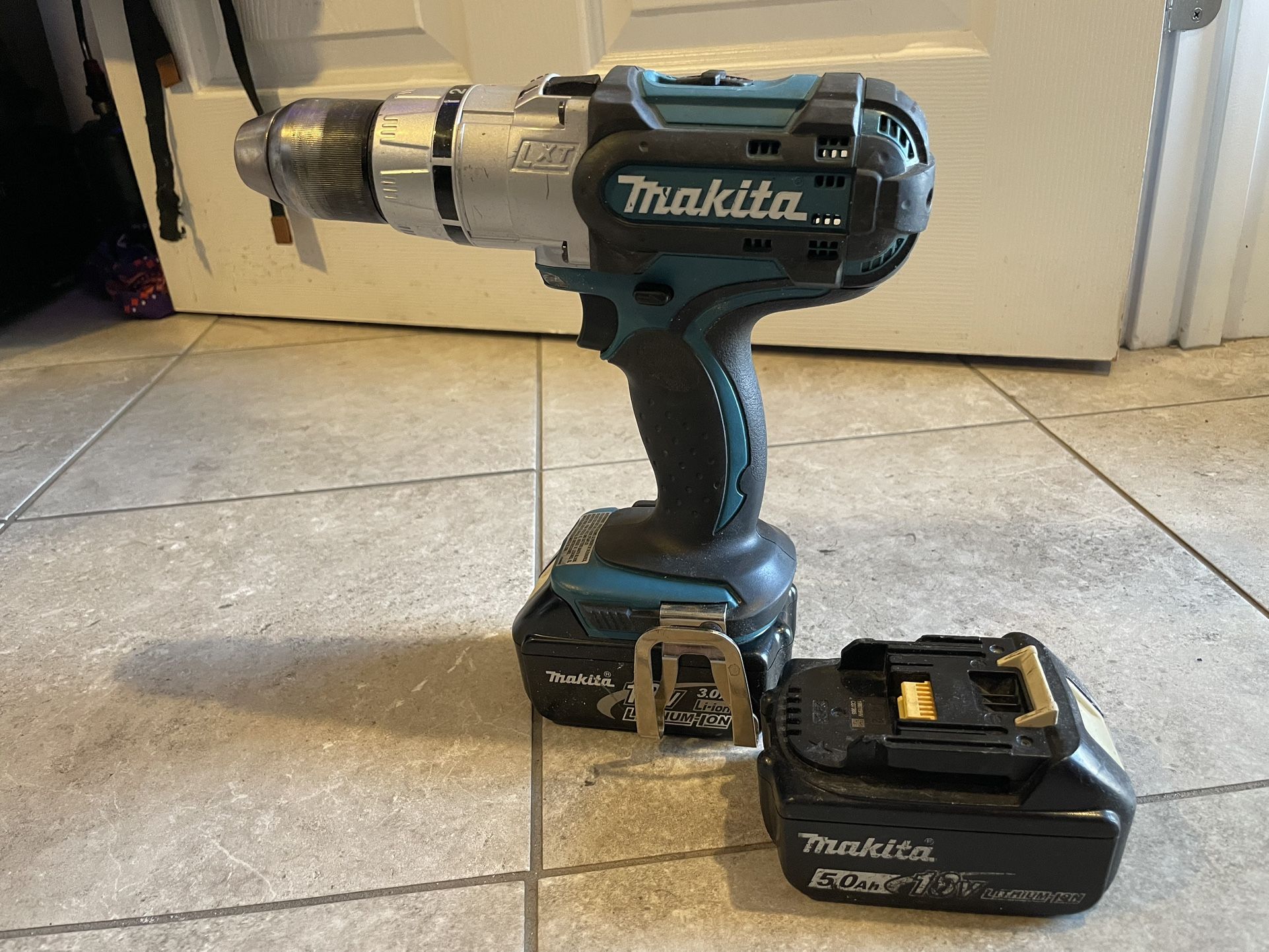 MAKITA 1/2” Hammer Driver-Drill w/ extra 18v Battery
