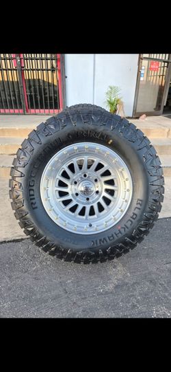 17" FUEL rims w/ 33" RT tires