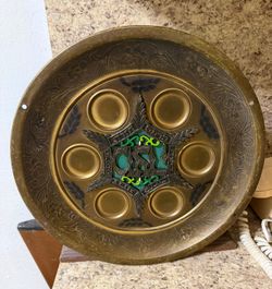 PLATOS ANTIGUO DE BRASS A RELIEVE DIFERENTES MODELOS C/U