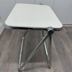 Folding portable table