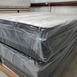 Queen Size New Thick Pillow Top Bed Can Deliver 