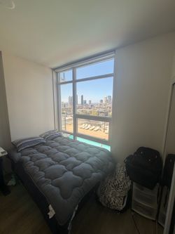 Bed / desk