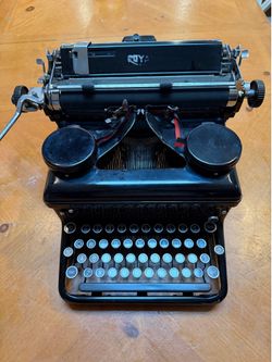 Antique Royal KHM Portable Typewriter