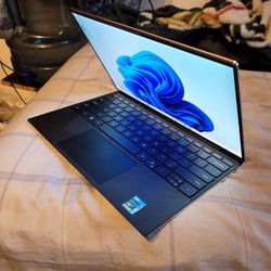 Dell XPS TouchScreen: Intel Core i7, TypeC, Windows11 V-25H2. MS-office.