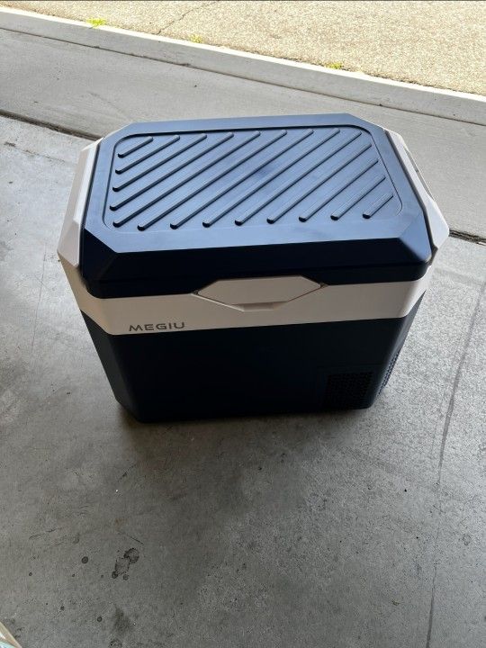 32 Quart Portable Cooler/Freezer