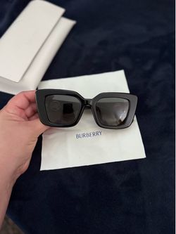 Burberry sunglasses 🕶️