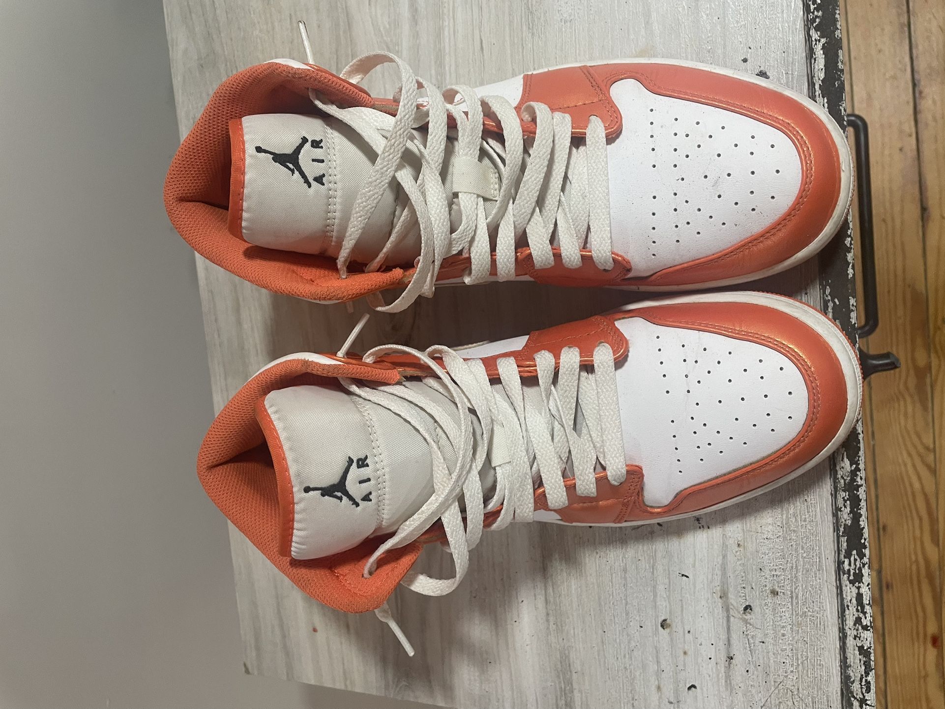 Jordan 1 Mid Orange Metallic