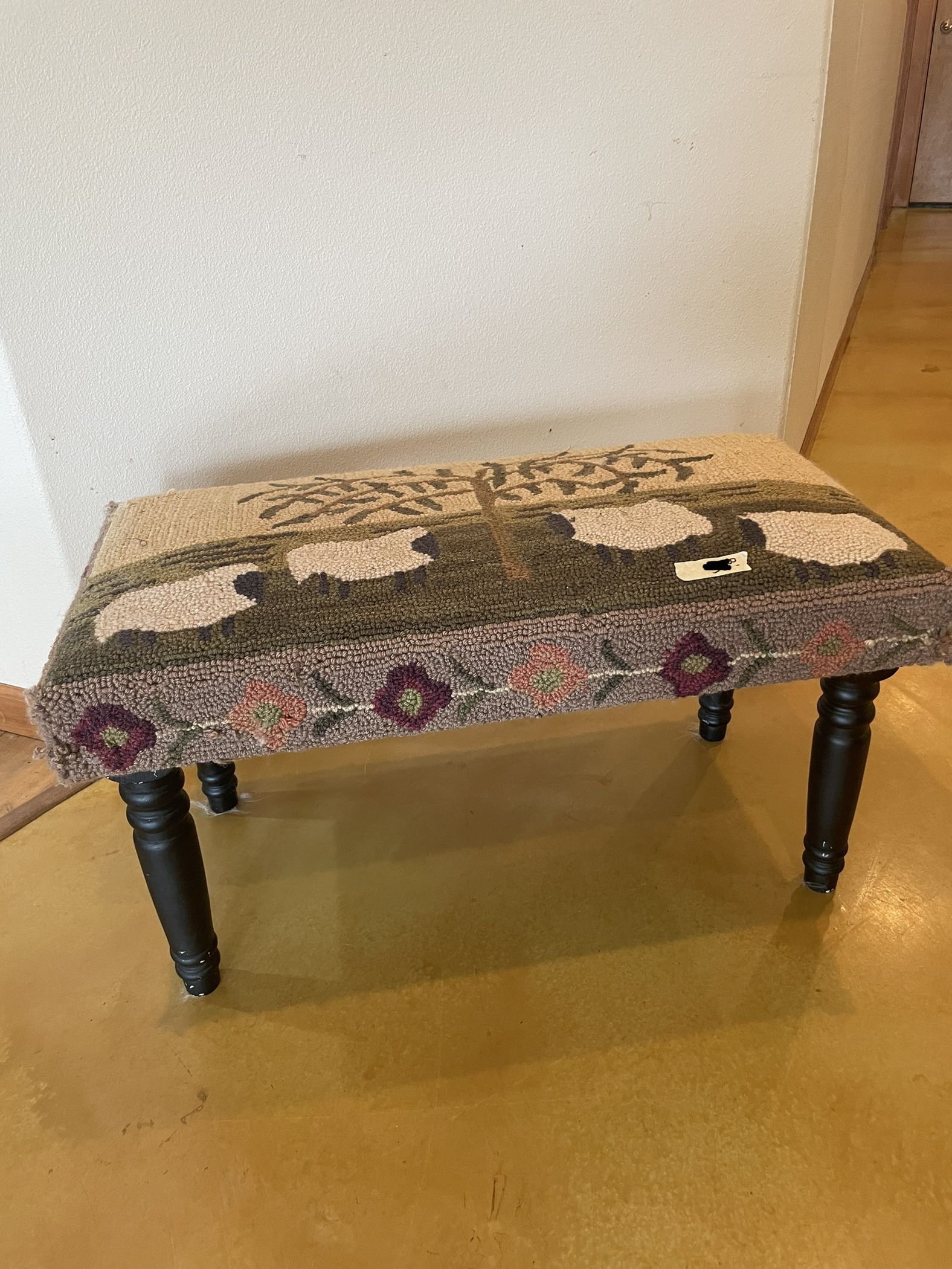 WILLOW SHEEP HOOKED BENCH