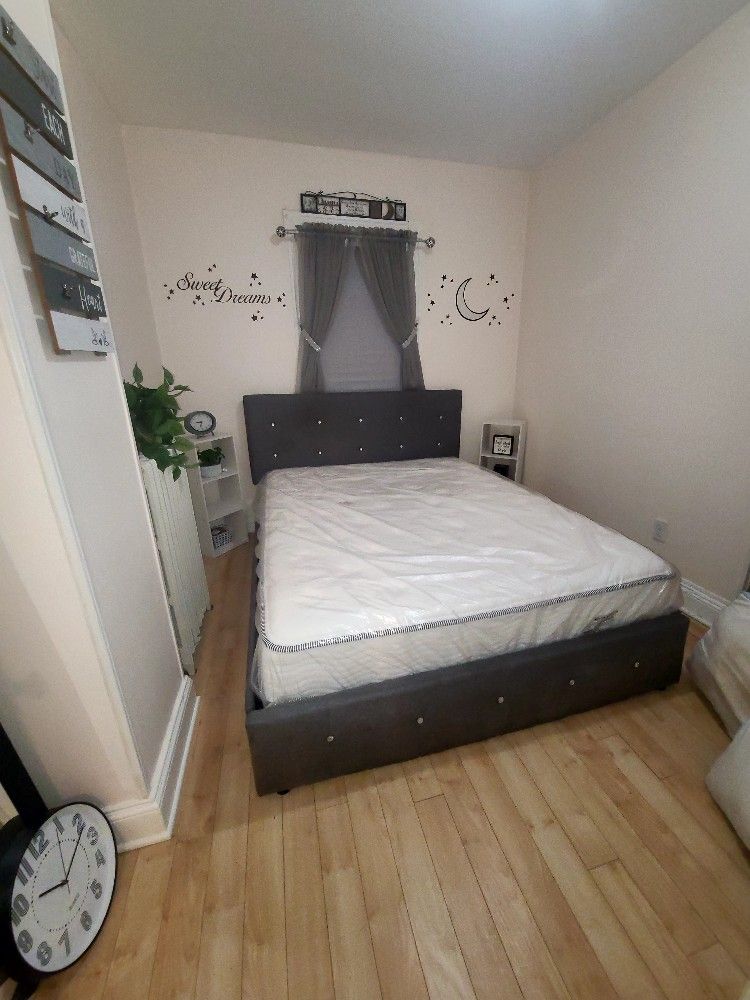 Queen Platform Bed