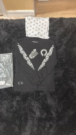Used like new still got the tag and the bad Size S it fits like a M