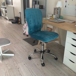 Silla De Escritorio Nueva Sin Armar ROOMS TO GO