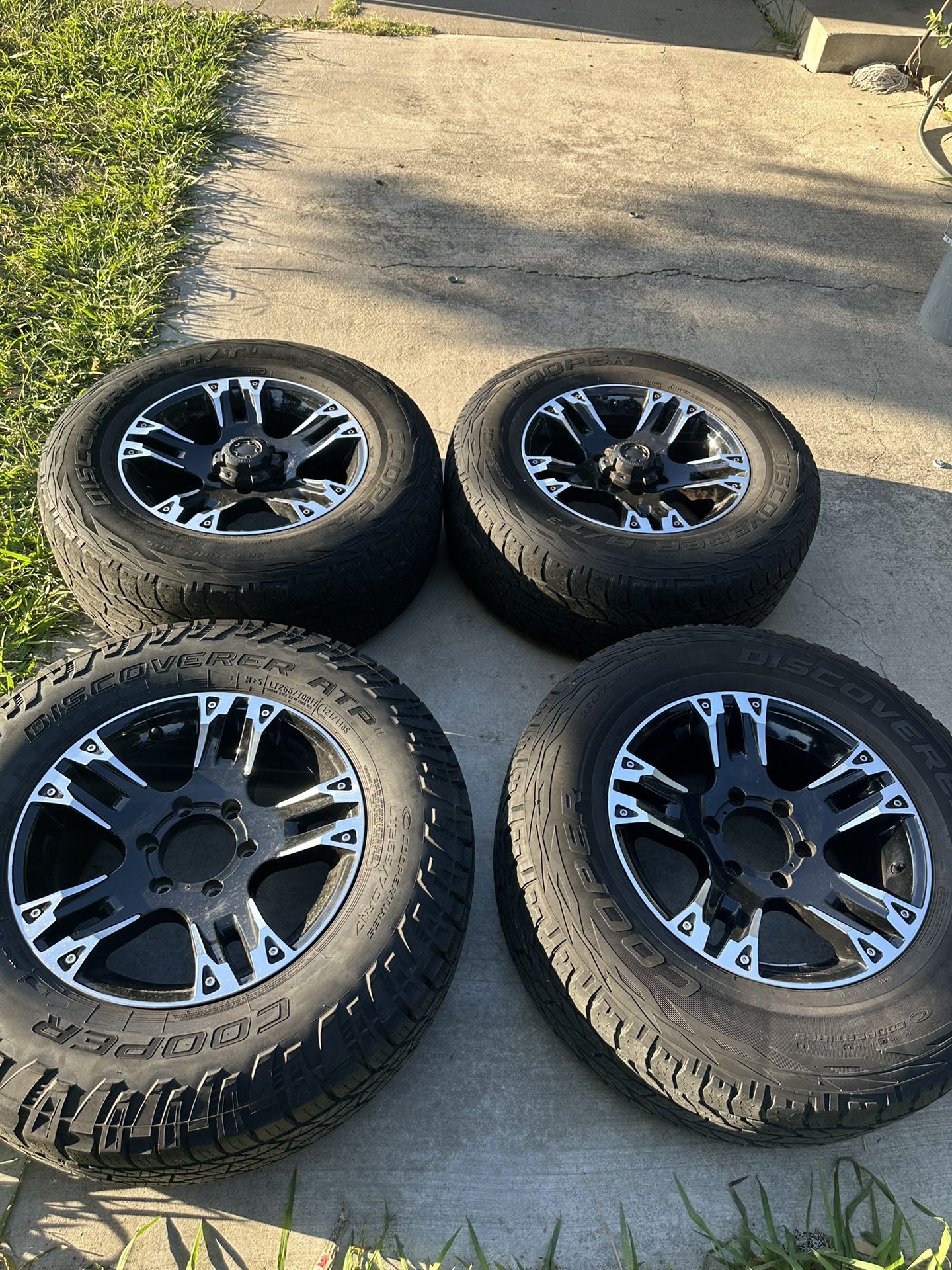Vendo Set De Llantas Y Rines En Buen Estado.  265/70 R 17  $$650 Obo 