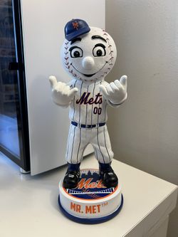 Mr. Met Limited Edition Statue