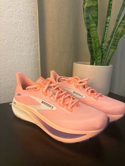 Women’s brooks size 7 ghost