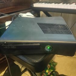 Xbox 360 Slim With Kinect Sensor