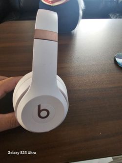 Solo 4 Wireless On-Ear Headphones (Only the right side works) Pink color