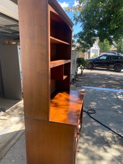 Free desk  sat.5/26