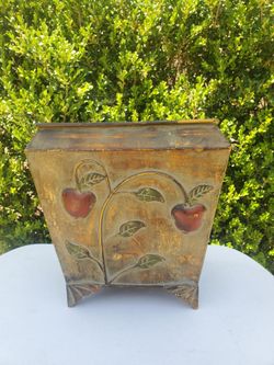 Metal Footed Planter