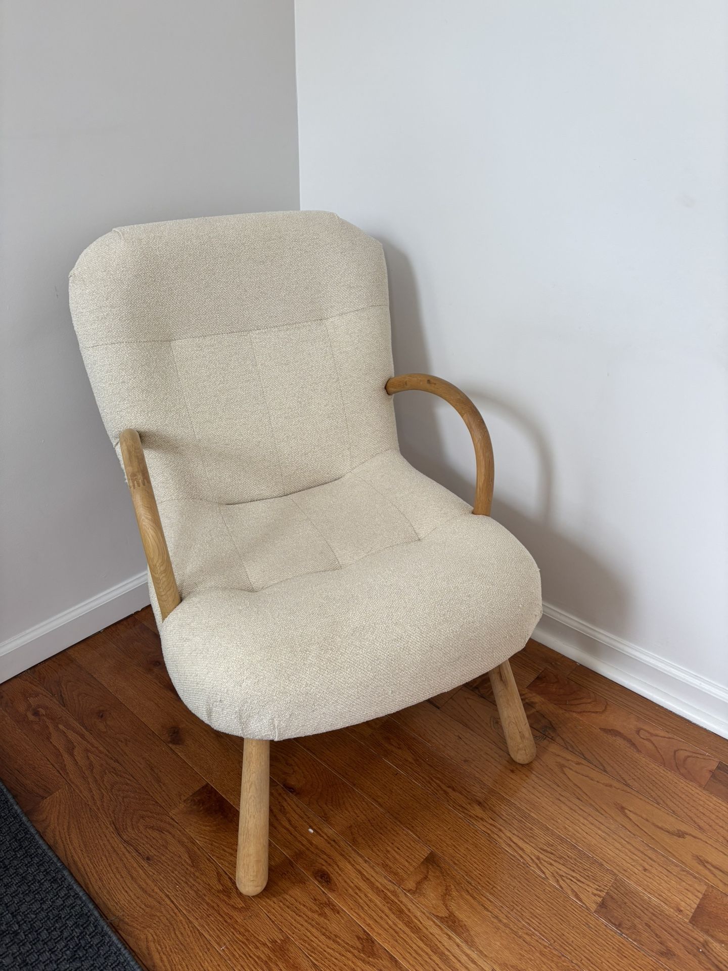Clam chair Replica