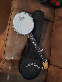 Gold Tone mini Cripple Creek 5 string banjo with Gig Bag
