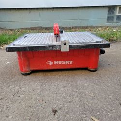 HUSKY TILE SAW THD750L