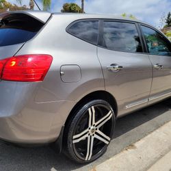 Nissan Rogue, Low Miles, Clean Title, 4 Cylinder Gas Saver, Registered, Smogged, 22"rims, No Issues Or Problems 