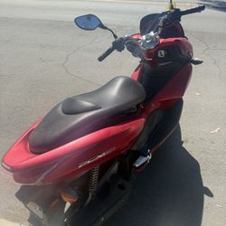2013 honda pcx - scooter / motorcycle 150cc 