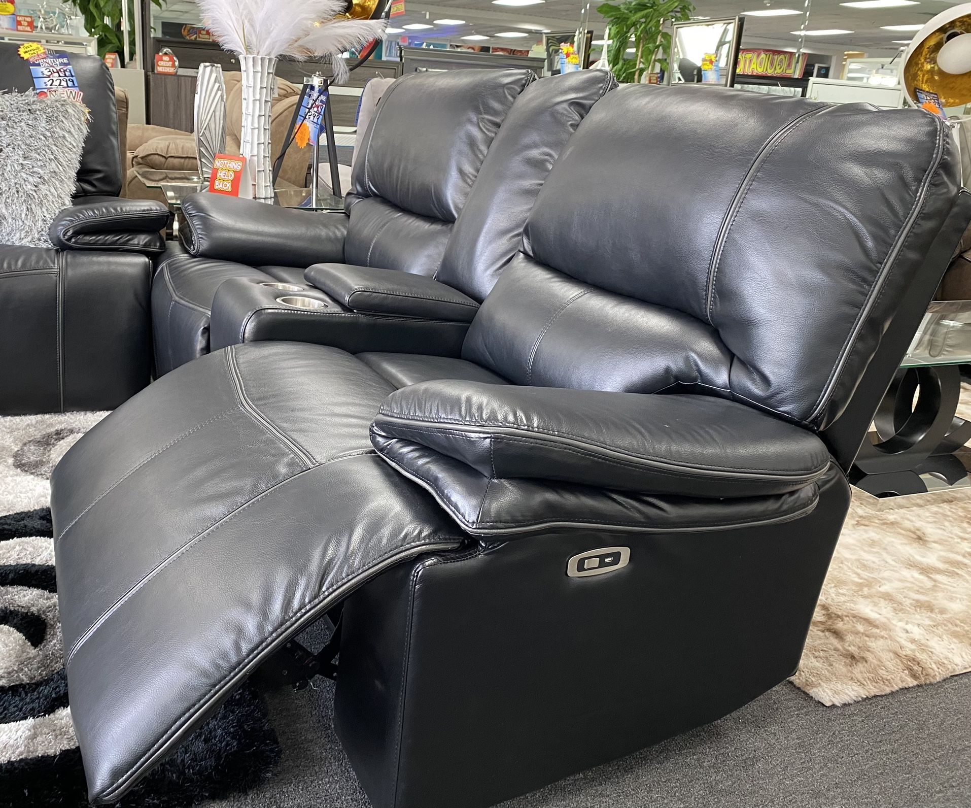 Black Power Reclining Sofa And Love With USB $1,499/Sofá reclinable Black Power y Love con USB $1,499