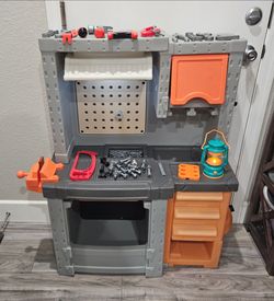 Step2 Home Depot Deluxe Workshop Toddler Workbench