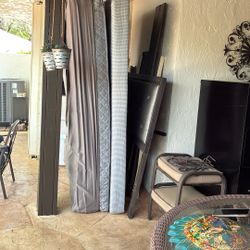 Queen Bed Frame With Mattess