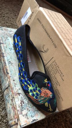 Shoe canvas with embroidered Peacock New in Box size9