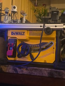 DEWALT 15 Amp 8-1/4 inch Compact Portable Jobsite Table Saw (Model DWE7485).