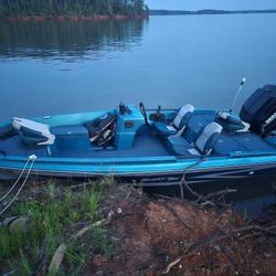 1987 Bass boat Bumblebee