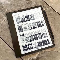 Kindle Scribe 64GB W/ Premium Pen