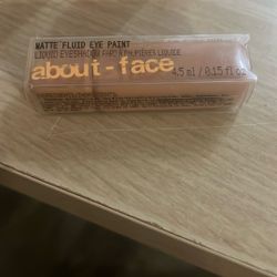 About Face  Matte Fluid Eye Paint Light Transcending 
