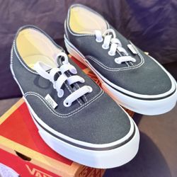 Brand New Vans Authentic - Scarab Green- Size 5 