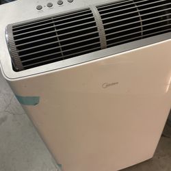 Portable Air Conditioner Needs Attachments Works Good 